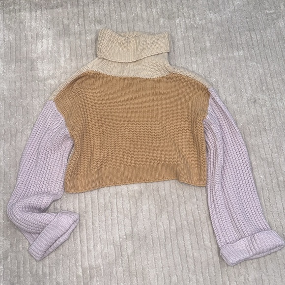 Forever 21 Colorblock Sweater Size Small - Picture 3 of 3